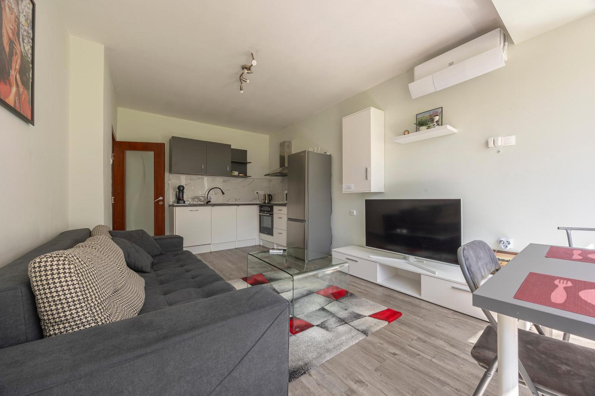 Апартамент Modern Place 2bdr 1livingroom